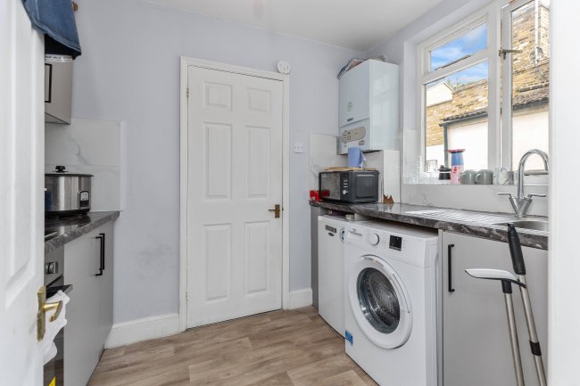 371 & 371a Roman Road, London, E3 5QR 6