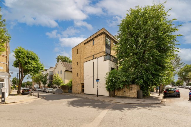 53 Marlborough Road, Archway, London, N19 4NA 3