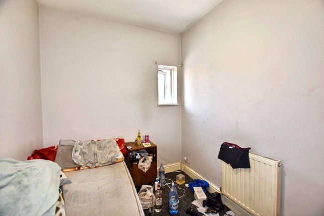 1A Goodmayes Lane, Ilford, Essex, IG3 9PB 8