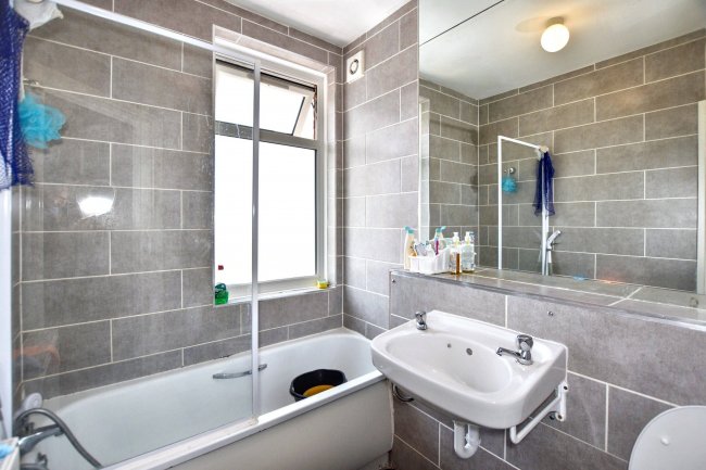 1A Goodmayes Lane, Ilford, Essex, IG3 9PB 8