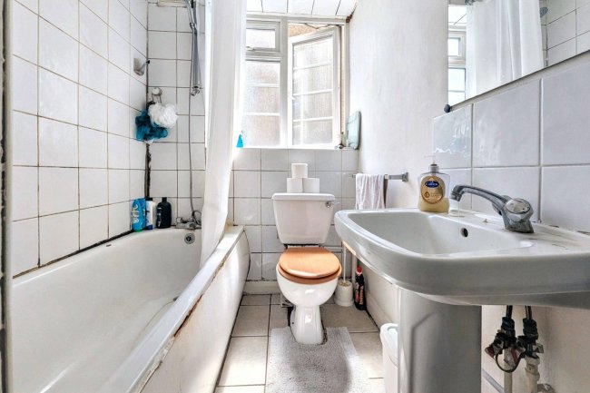 12a Cintra Court, Patterson Road, London SE19 2LB 6