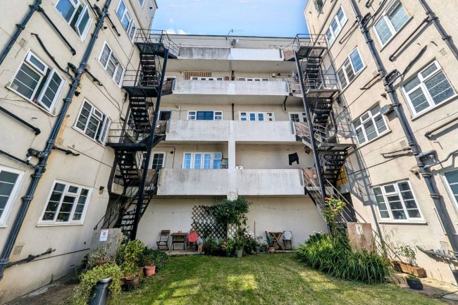 12a Cintra Court, Patterson Road, London SE19 2LB 6