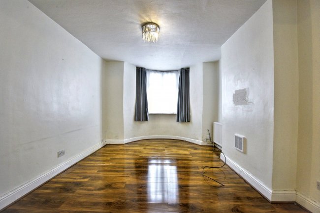 58 Carmichael Road, South Norwood, London SE25 5LX 4