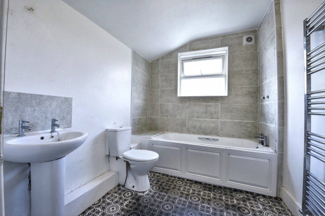 58 Carmichael Road, South Norwood, London SE25 5LX 4