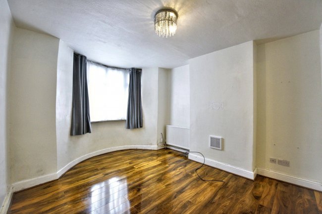 58 Carmichael Road, South Norwood, London SE25 5LX 4