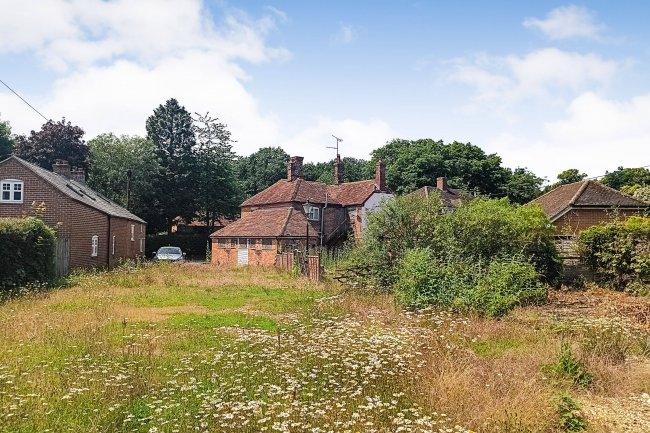 The Rising Sun, Ermin Street, Stockcross, Newbury, Berkshire RG20 8LG 4