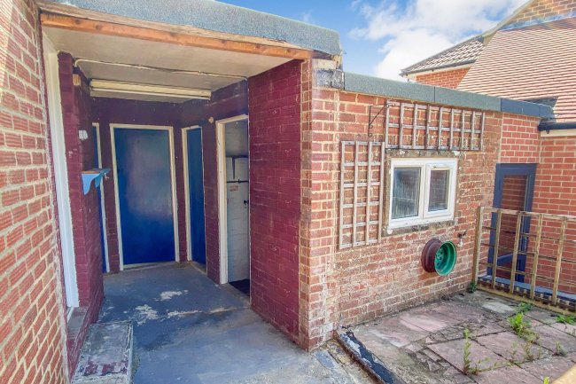 4 Hatfields, Marden, Devizes, Wiltshire, SN10 3RL 9
