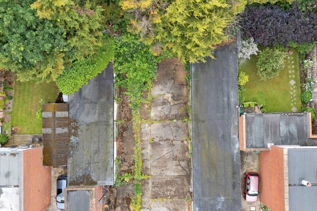 Garages between 45 & 47 Aldersgrove Avenue, Mottingham, London, SE9 4PH 4