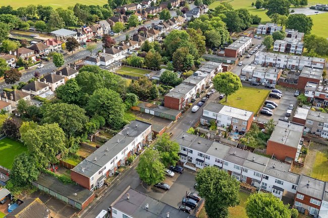 Garages between 45 & 47 Aldersgrove Avenue, Mottingham, London, SE9 4PH 4