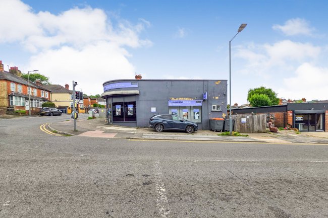 110 Dashwood Avenue, High Wycombe, HP12 3EB 2