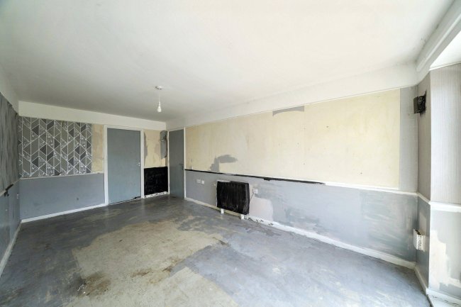 95 Carmichael Close, Ruislip HA4 6LG 8