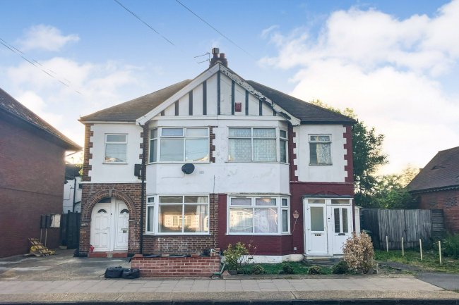 499a Upper Brentwood Road, Romford, RM2 6LA 5