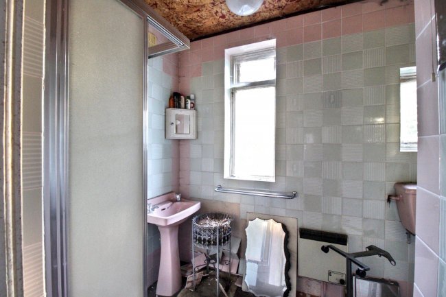 499a Upper Brentwood Road, Romford, RM2 6LA 5