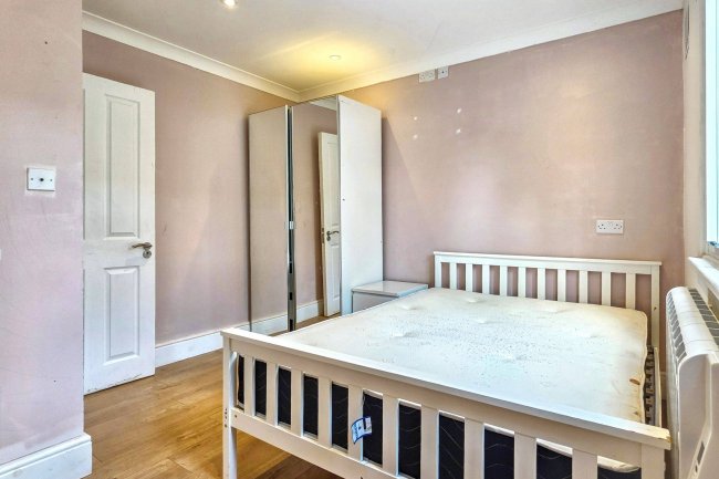 6 Algar Close, Isleworth, Middlesex, TW7 7AQ 4