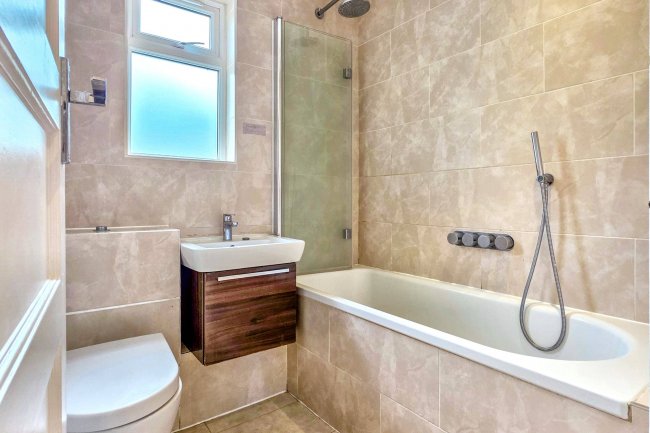 6 Algar Close, Isleworth, Middlesex, TW7 7AQ 4