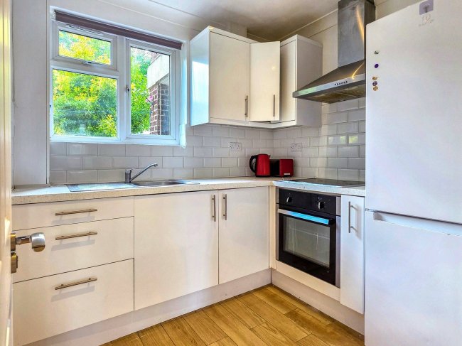 6 Algar Close, Isleworth, Middlesex, TW7 7AQ 4