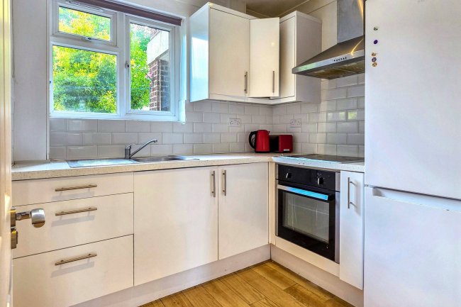 6 Algar Close, Isleworth, Middlesex, TW7 7AQ 4