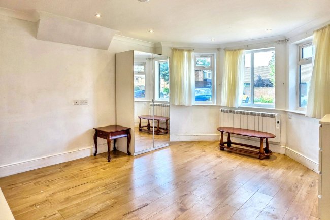 6 Algar Close, Isleworth, Middlesex, TW7 7AQ 4