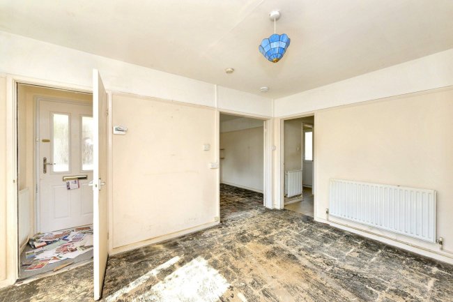 52 High Street, Henlow, SG16 6AA 1