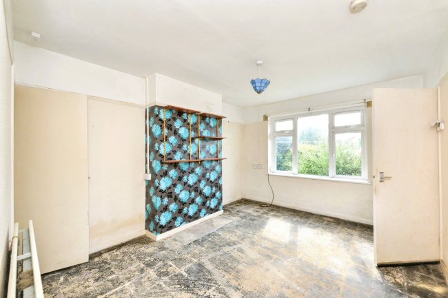 52 High Street, Henlow, SG16 6AA 1