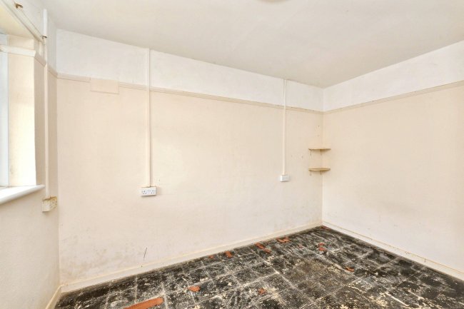 52 High Street, Henlow, SG16 6AA 1