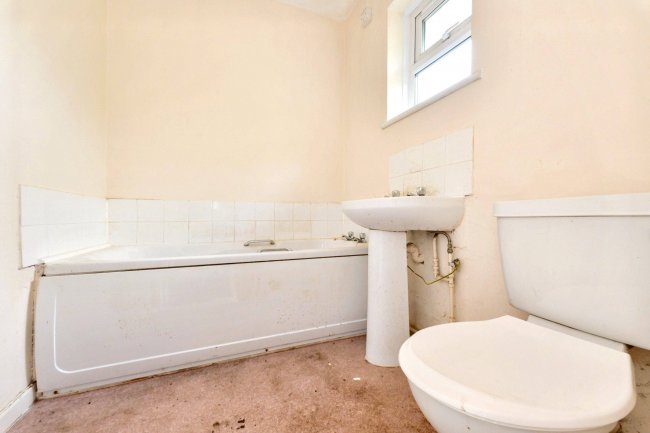 52 High Street, Henlow, SG16 6AA 1