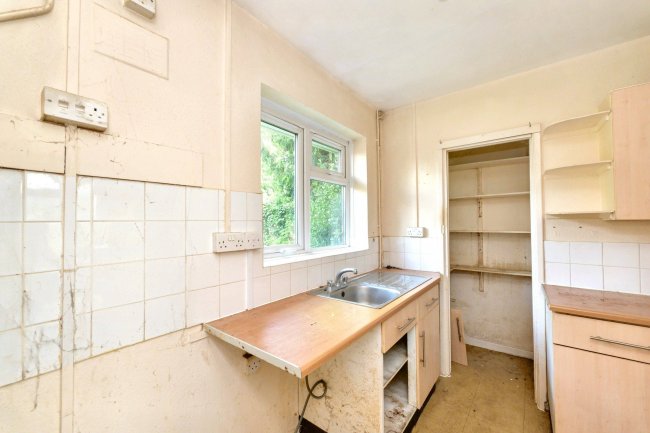 52 High Street, Henlow, SG16 6AA 1