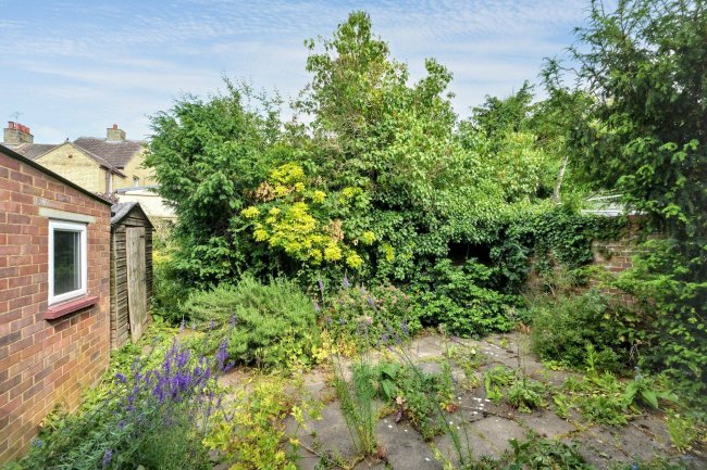 52 High Street, Henlow, SG16 6AA 1