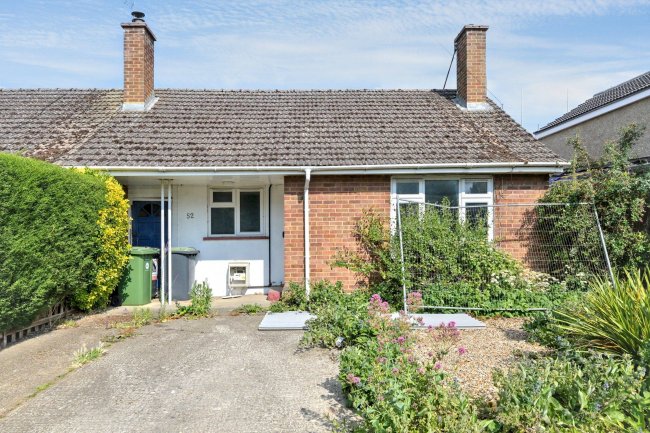 52 High Street, Henlow, SG16 6AA 1