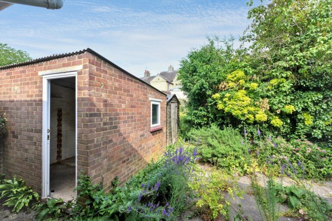 52 High Street, Henlow, SG16 6AA 1