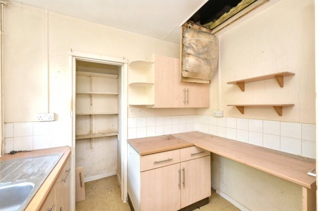 52 High Street, Henlow, SG16 6AA 1