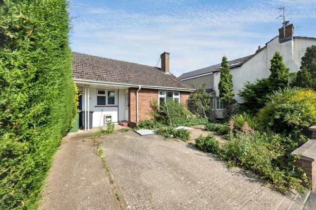 52 High Street, Henlow, SG16 6AA 1