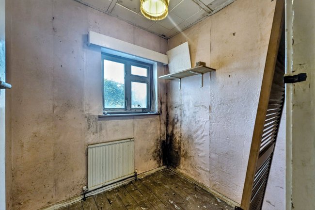 82 Grange Road, Chessington, KT9 1EY 1