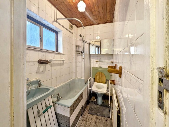 82 Grange Road, Chessington, KT9 1EY 1