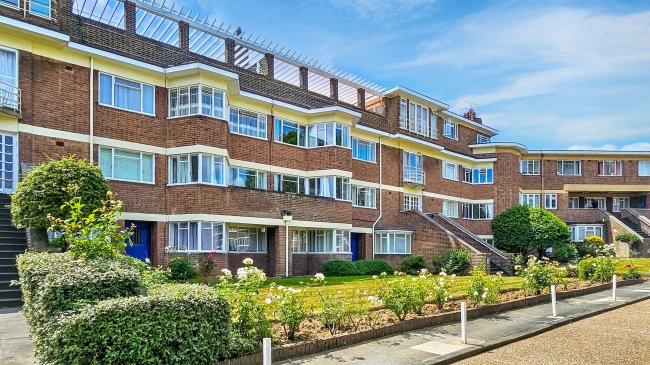 Flat 17, Hanger Court, Hanger Green, Ealing, London, W5 3ER 1