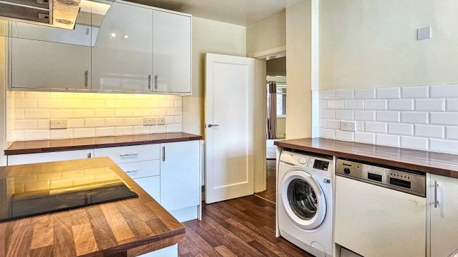 Flat 17, Hanger Court, Hanger Green, Ealing, London, W5 3ER 1