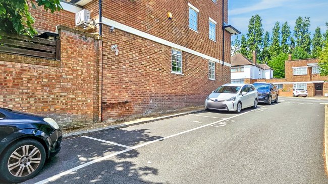 Flat 17, Hanger Court, Hanger Green, Ealing, London, W5 3ER 1