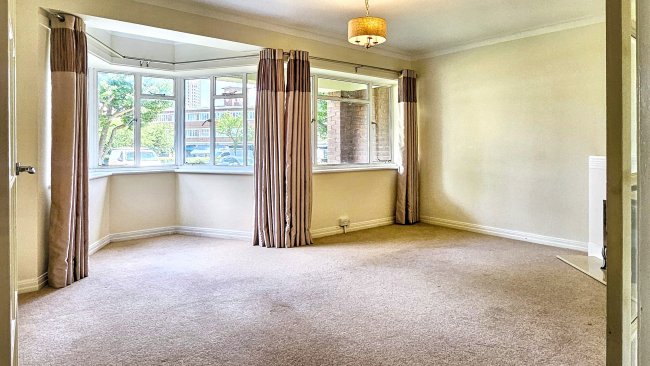 Flat 17, Hanger Court, Hanger Green, Ealing, London, W5 3ER 1