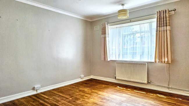 Flat 17, Hanger Court, Hanger Green, Ealing, London, W5 3ER 1