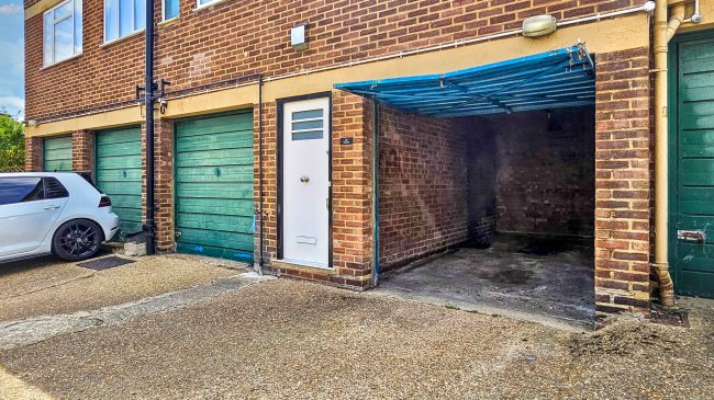 Flat 17, Hanger Court, Hanger Green, Ealing, London, W5 3ER 1