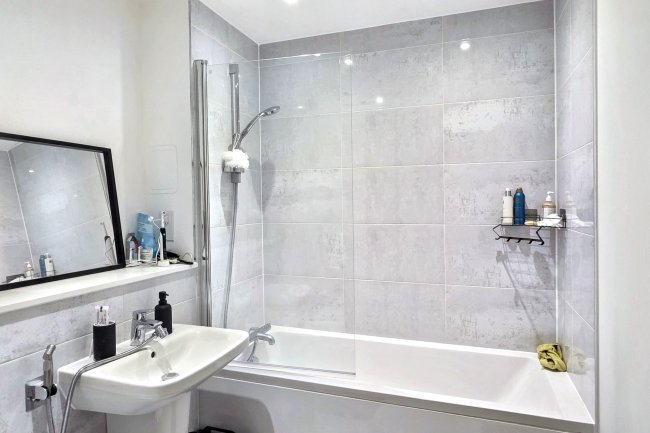 16 Suffield Lodge, Suffield Hill, High Wycombe, Buckinghamshire, HP11 2FR 7