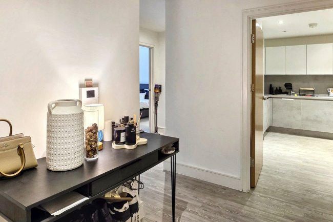 16 Suffield Lodge, Suffield Hill, High Wycombe, Buckinghamshire, HP11 2FR 7