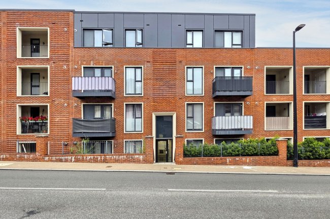 16 Suffield Lodge, Suffield Hill, High Wycombe, Buckinghamshire, HP11 2FR 7