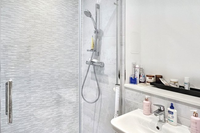 28 Suffield Lodge, Suffield Hill, High Wycombe, Buckinghamshire, HP11 2FR 5