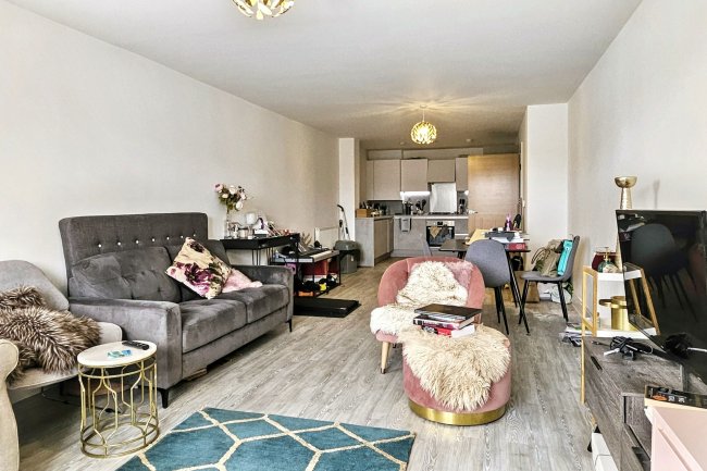 28 Suffield Lodge, Suffield Hill, High Wycombe, Buckinghamshire, HP11 2FR 5