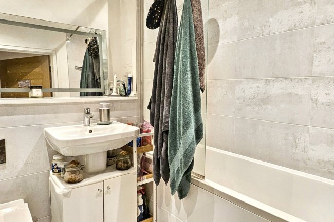 47 Suffield Lodge, Suffield Hill, High Wycombe, Buckinghamshire, HP11 2FR 4