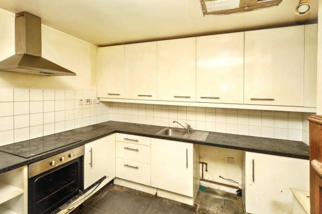 19 Sparsholt Road, Finsbury Park, London N19 4EL 10