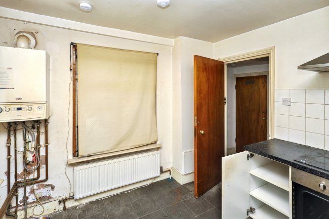 19 Sparsholt Road, Finsbury Park, London N19 4EL 10