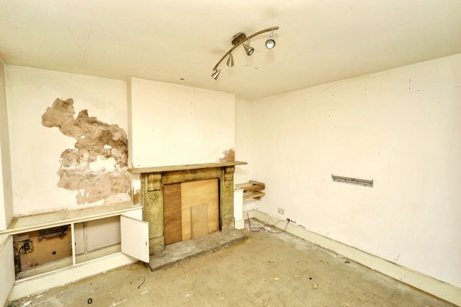 19 Sparsholt Road, Finsbury Park, London N19 4EL 10