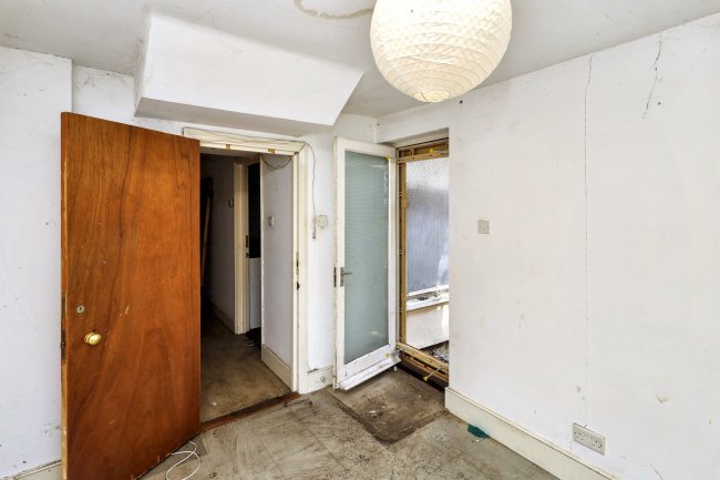 19 Sparsholt Road, Finsbury Park, London N19 4EL 10